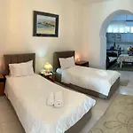 Aleko\'S Apartment Double Room